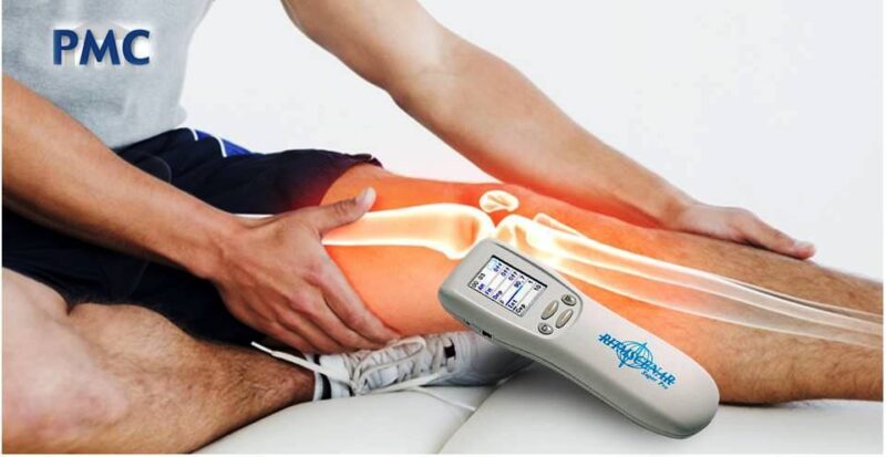 RITM SCENAR Sport Pro device used on a patient's knee for pain management